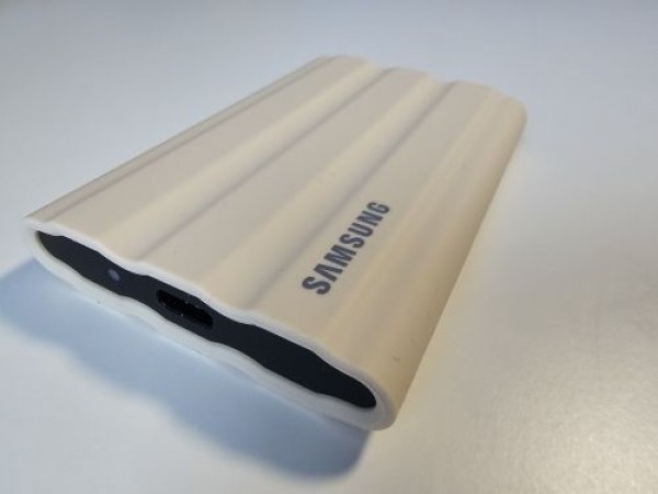 SSD накопичувач Samsung T7 Shield 1 TB Beige (MU-PE1T0K)